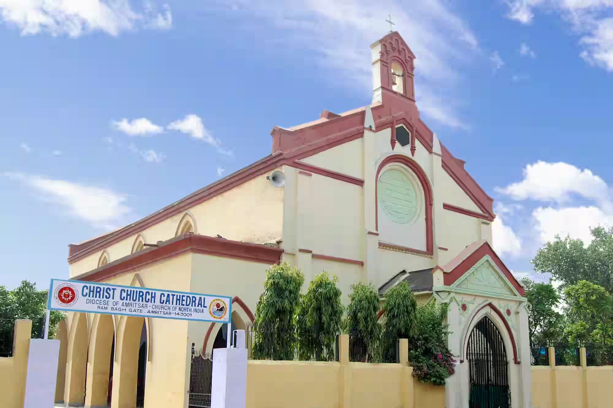 St. Paul's Church is the oldest Church established by East India Company