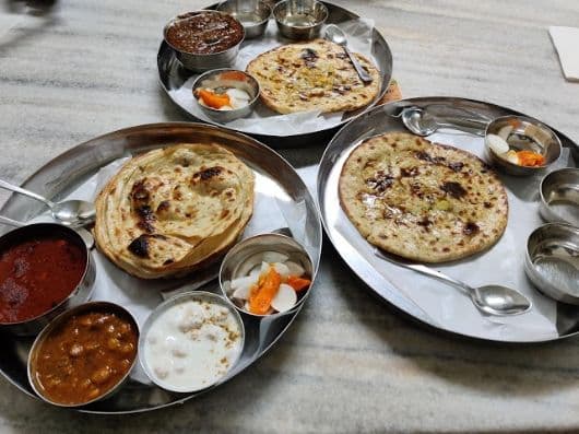 Dal Makhani & Paratha
